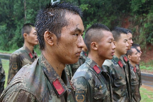 高清:广西武警练兵 磨砺军人血性|广西|南宁