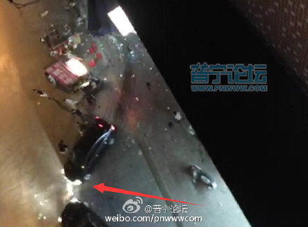 普宁烧烤摊斗殴撞人视频截图