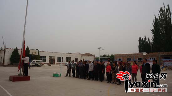 每个星期一升国旗仪式