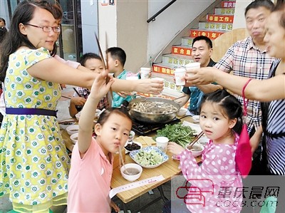 小朋友们好开心。