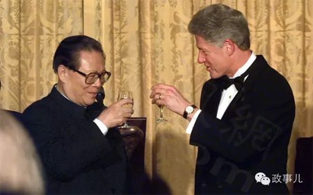 江泽民访美，克林顿总统举行招待宴会。