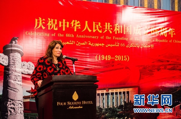 埃及亚历山大省副省长苏阿黛在招待会上致辞。新华社发（于宝贵摄）