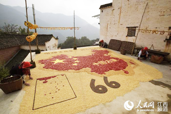 中国地图祝福祖国生日(图) 人民网南昌10月1日电(时雨)继去年国庆期间