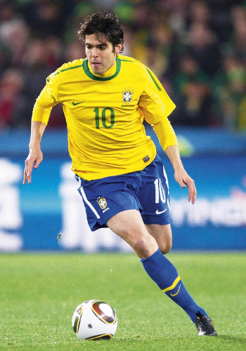 梦回2010!卡卡重披巴西队10号球衣|巴西队|卡