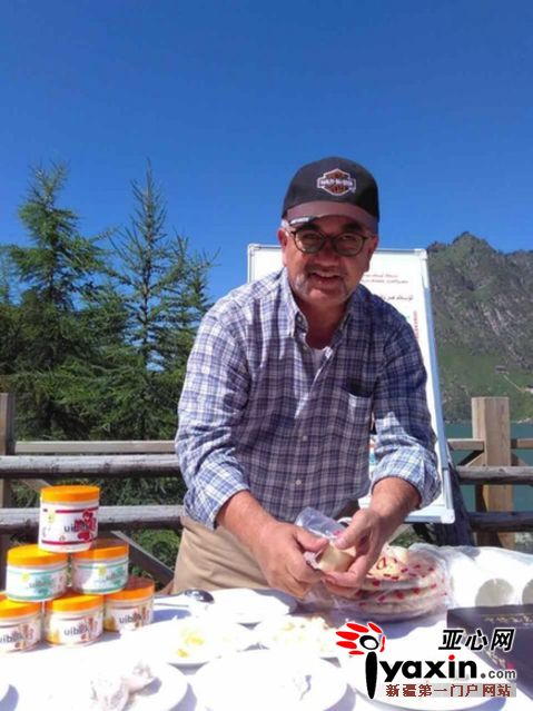 安迪在做手撕奶酪