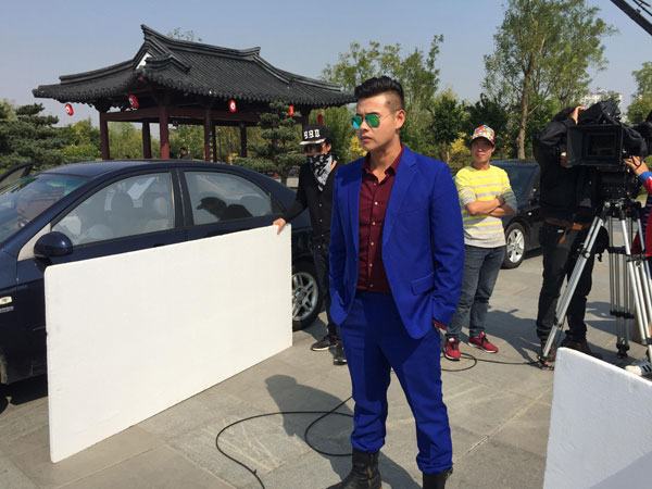 《护士也疯狂》热拍 姚雨鑫导演主演两不误|影