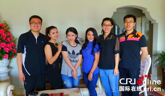 记者采访新疆“动姐”