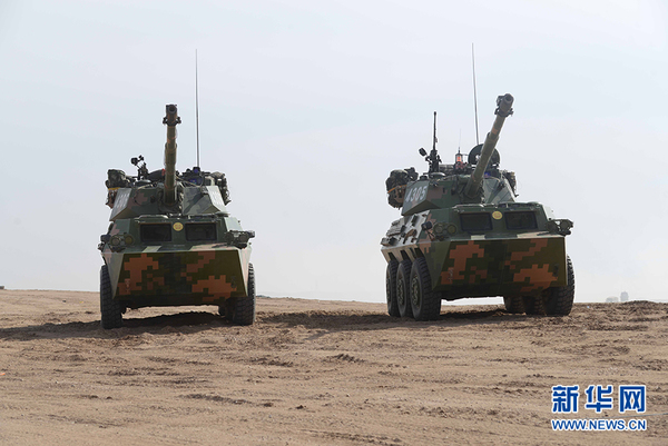 被击毁的红军战车亮起红灯。李金海摄