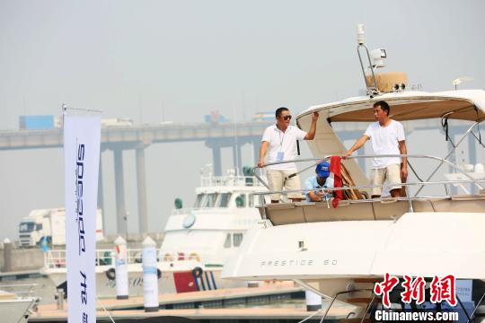 霍启刚郭晶晶助阵2015广州南沙湾国际游艇博览会