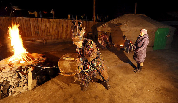 探秘俄罗斯萨满巫师:用熊掌治病(高清组图)|萨