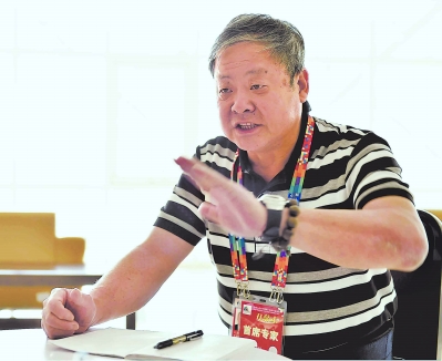 刘清早教授接受记者专访。 本报记者 陈信云 摄