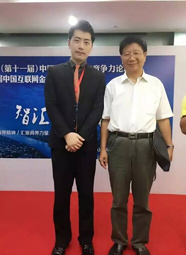 (周翀与中央党校校长李君如合影)