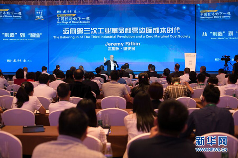 杰里米 里夫金在思客会现场 摄影/郭小天