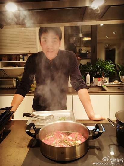 林依轮下厨为大儿子庆祝16岁成人生日(图)|微博