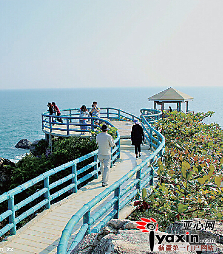 碧绿的大海、湛蓝的天空，让我们送爸妈零距离尽享海南蔚蓝纯净。图/资料图片