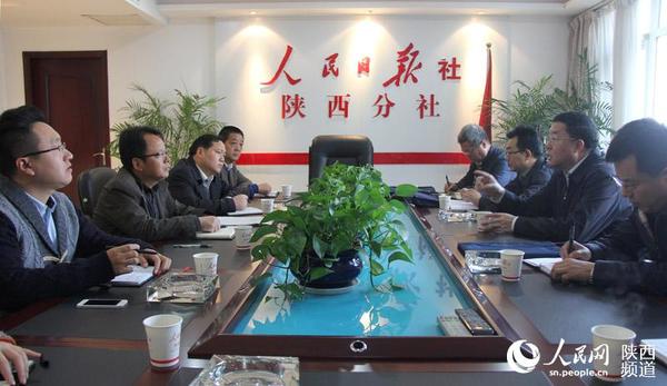 陕西省委常委、组织部长毛万春一行和陕西分社同志们亲切座谈。雷浩 摄