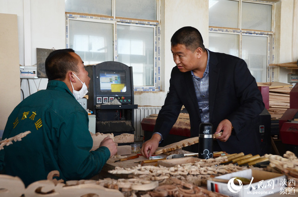 三人中，刘涛负责生产，因此也是跑车间跑的最多的。高岗 摄