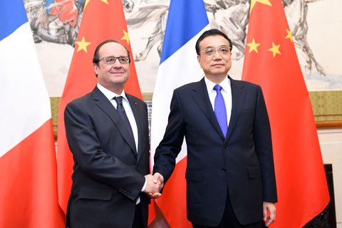 11月3日,国务院总理李克强在北京钓鱼台国宾馆会见来华进行国事访问的法国总统奥朗德。图/新华社