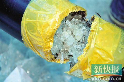 ■广州警方缴获的部分毒品及伪装物。