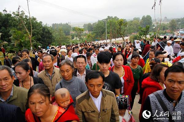 开光祈福仪式现场。(人民网 李发兴 摄)