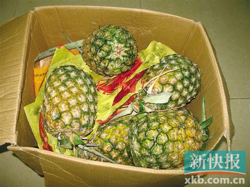 ■菠萝箱里装假币。通讯员供图