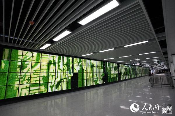 秋水广场站作品名称：《洪城白鹭》