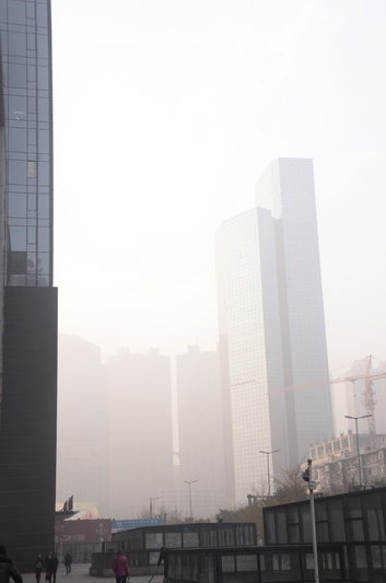 大雾笼罩沈城 空气转为轻度污染|天气预报|气象