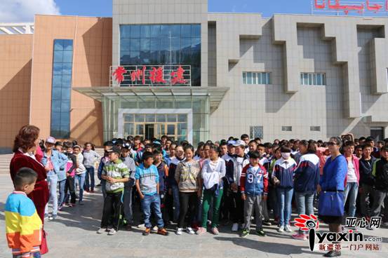 乌恰县实验中学组织1620名学生参观乌恰县城市规划展示馆、乌恰博物馆