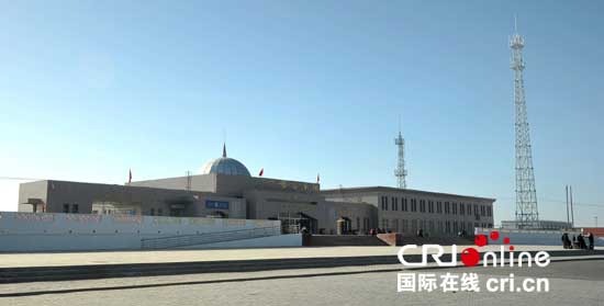 图为额哈铁路与临策铁路接轨起点的额济纳旗火车站