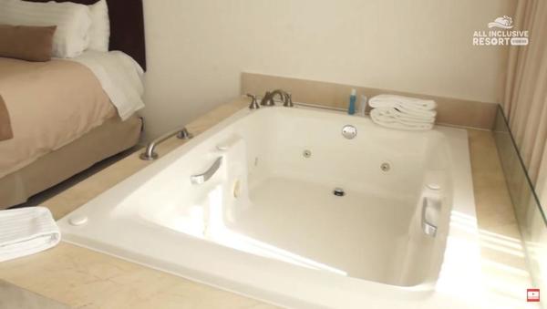 事发浴缸（网页截图）