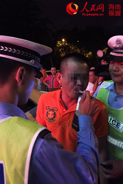 驾驶员接受吹气检测