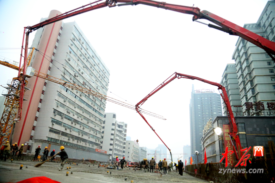 农业路高架桥面施工现场