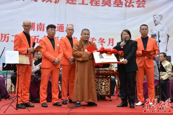 11月15日上午，万佛寺佛教音乐团正式挂牌成立。记者 赖泳源 摄
