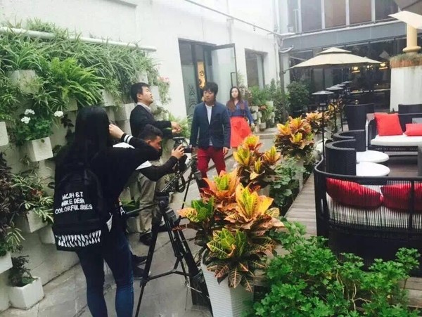 《梦想合伙人》在金刚偶巴工体店取景准备录影本期合作项目