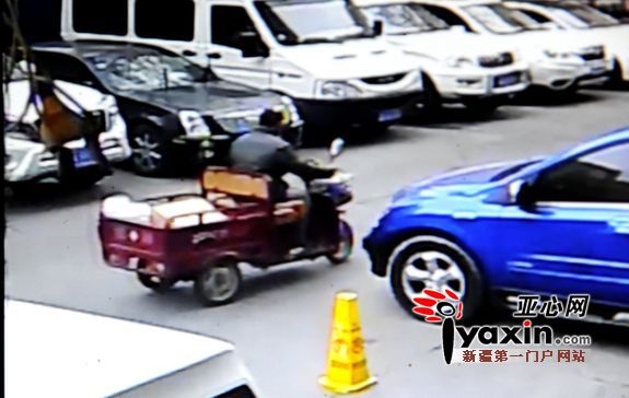 小偷偷走快递车