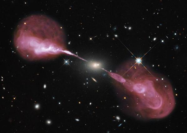 椭圆星系中心超大质量黑洞引发粉色壮观喷流|