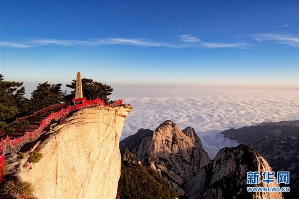 这是华山东峰的云雾 (11月14日摄).新华社发(侯怀礼摄)