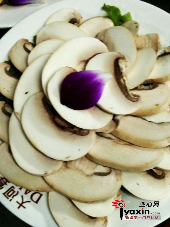 菜品逐渐端上桌，唇舌被再次征服，味蕾的满足是无以言表的