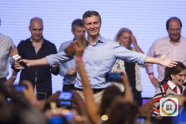 11月22日马克里在首都科斯塔萨尔格罗俱乐部竞选总部庆祝胜利和发表讲话。