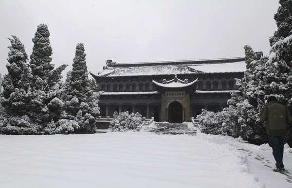 华东革命烈士陵园革命烈士纪念堂。