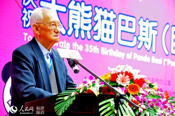 大熊猫的保护凝聚了大批科研工作人员的中国科学院动物研究所首席专家陈大元教授发言。 吴隆重 摄