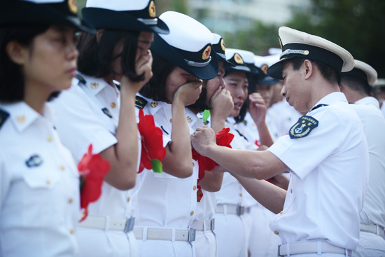 铿锵玫瑰泪别军营|老兵|海军_凤凰资讯