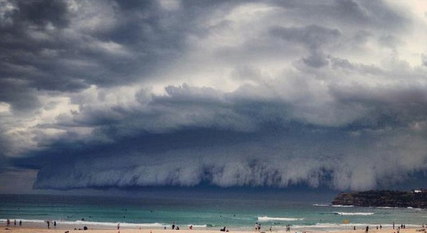 两周前，维多利亚州和新南威尔士州的气象部门曾发出暴雨警告。（网页截图）