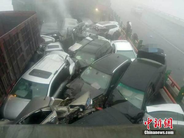 太原一高速发生严重事故 33辆车扎堆相撞|相撞