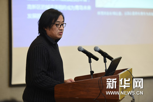 天津美术学院公共艺术学院院长景育民发言。