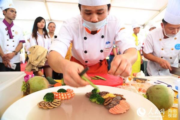 海南300多名厨师激烈比拼冬交会烹饪大赛|技能
