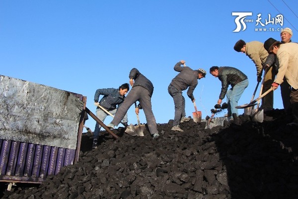 “暖心煤”发放现场