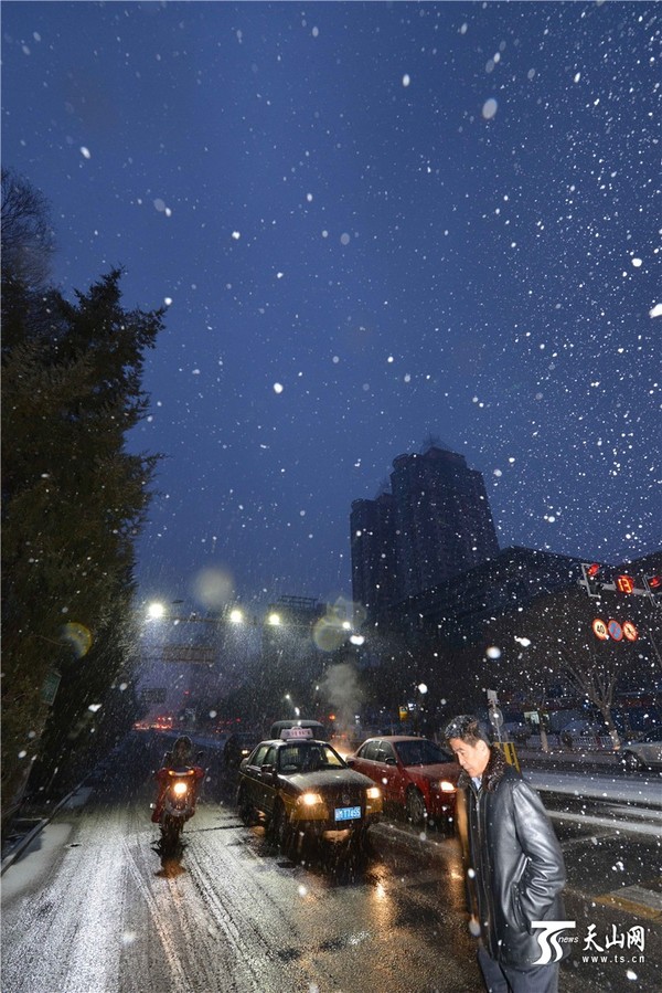 库尔勒市迎来入冬首场降雪