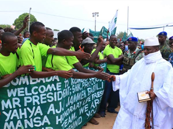 　　图为贾梅参加政治集会。（由王猛提供）