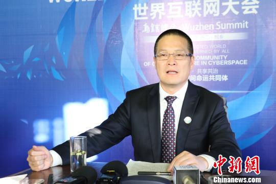 卢跃东接受媒体采访 赵晔娇 摄